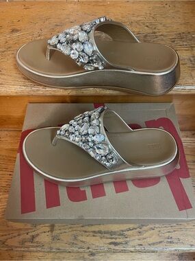 Fitflop Jeweled Rhinestone FMode Platform Thong Gold Flip Flops 8.5 New